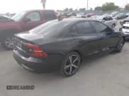 ✅ 2024 Volvo S60 Core Dark Theme • VIN: 7JRL12FK9RG325086 • Lot: 42421352. Wystawiony na IAAI z przebiegiem 12 318 mil. Bezpłatny archiwum sprzedaży aukcyjnych z USA i szczegółowy raport historii pojazdu na DreamBid. Zdjęcie 4.