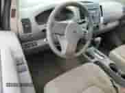 2011 Nissan Frontier SV z VIN 1N6AD0CU3BC429588, wystawiony jako Copart lot #50366045 z przebiegiem 109 132 mil mil oraz Szkoda całkowita • Salvage title. Historia ofert i sprzedaży dostępna na DreamBid. Obrazek 8.