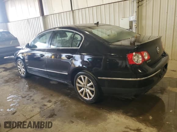 ✅ 2010 Volkswagen Passat Komfort • VIN: WVWJM7ANXAP051879 • Lot: 85725815. Listed on Copart with 138,711 mi. Free auction sales archive from the USA and detailed vehicle history report at DreamBid. Image 2.