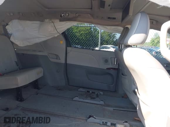 ✅ 2012 Toyota Sienna XLE • VIN: 5TDDK3DC8CS036344 • Lot: 42548259. Wystawiony na IAAI z przebiegiem 210 155 mil. Bezpłatny archiwum sprzedaży aukcyjnych z USA i szczegółowy raport historii pojazdu na DreamBid. Zdjęcie 8.