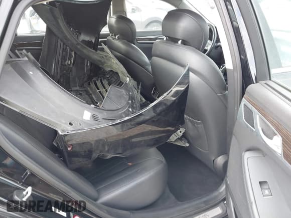 ✅ 2015 Hyundai Genesis 3.8L • VIN: KMHGN4JE4FU017852 • Lot: 41227267. Wystawiony na IAAI z przebiegiem 99 296 mil. Bezpłatny archiwum sprzedaży aukcyjnych z USA i szczegółowy raport historii pojazdu na DreamBid. Zdjęcie 8.