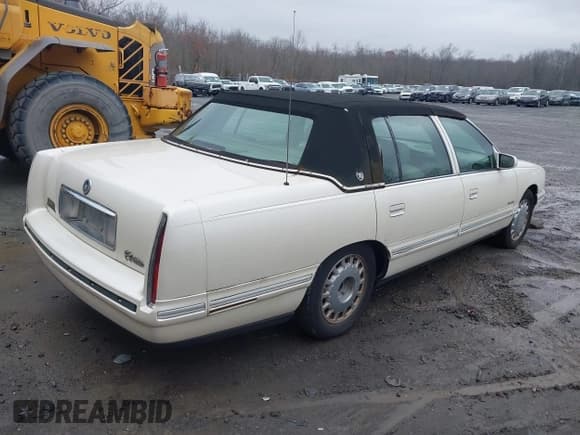 ✅ 1998 Cadillac DeVille • VIN: 1G6KD54Y9WU741343 • Lot: 43801574. Listed on IAAI with 83,863 mi. Free auction sales archive from the USA and detailed vehicle history report at DreamBid. Image 4.