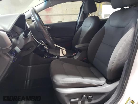 ✅ 2021 Hyundai Ioniq SE • VIN: KMHC75LCXMU257091 • Lot: 49177495. Wystawiony na Copart z przebiegiem 118 758 mil. Bezpłatny archiwum sprzedaży aukcyjnych z USA i szczegółowy raport historii pojazdu na DreamBid. Zdjęcie 7.