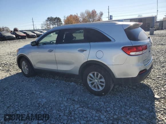 ✅ 2016 Kia Sorento LX • VIN: 5XYPG4A38GG045542 • Lot: 92193325. Listed on Copart with 91,817 mi. Free auction sales archive from the USA and detailed vehicle history report at DreamBid. Image 2.