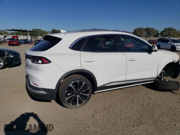 ✅ 2024 VinFast VF 8 Plus • VIN: RLLV1AFA6RH009038 • Lot: 79879874. Wystawiony na Copart z przebiegiem 1 467 mil. Bezpłatny archiwum sprzedaży aukcyjnych z USA i szczegółowy raport historii pojazdu na DreamBid. Zdjęcie 3.