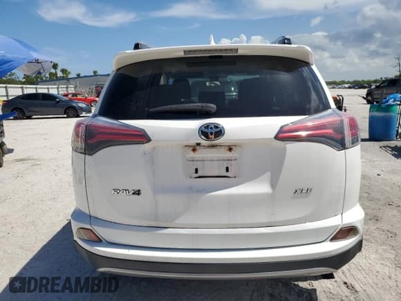 ✅ 2018 Toyota RAV4 XLE • VIN: JTMWFREV2JD132639 • Lot: 60962325. Wystawiony na Copart z przebiegiem 42 556 mil. Bezpłatny archiwum sprzedaży aukcyjnych z USA i szczegółowy raport historii pojazdu na DreamBid. Zdjęcie 6.