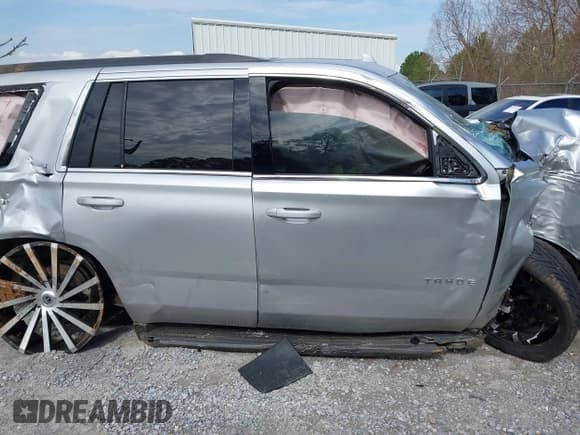 ✅ 2020 Chevrolet Tahoe LT • VIN: 1GNSCBKC8LR221971 • Lot: 41455932. Wystawiony na IAAI z przebiegiem Nie podano. Bezpłatny archiwum sprzedaży aukcyjnych z USA i szczegółowy raport historii pojazdu na DreamBid. Zdjęcie 13.