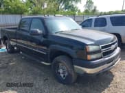 ✅ 2005 Chevrolet Silverado 2500HD LS • VIN: 1GCHK232X5F966561 • Lot: 42402828. Wystawiony na IAAI z przebiegiem 207 618 mil. Bezpłatny archiwum sprzedaży aukcyjnych z USA i szczegółowy raport historii pojazdu na DreamBid. Zdjęcie 1.