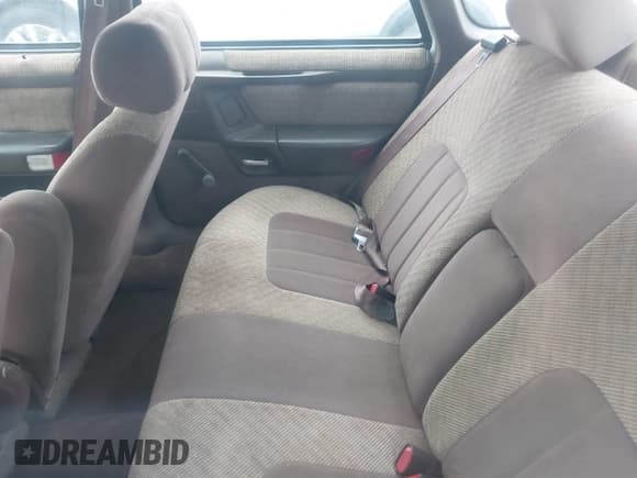 ✅ 1989 Mercury Sable • VIN: 1MEBM50U4KG652741 • Lot: 43650978. Listed on IAAI with 10,117 mi. Free auction sales archive from the USA and detailed vehicle history report at DreamBid. Image 8.