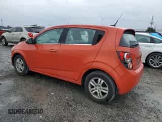 2013 Chevrolet Sonic LT z VIN 1G1JC6SHXD4142896, wystawiony jako Copart lot #75015374 z przebiegiem 150 472 mil mil oraz Szkoda całkowita • Salvage title. Historia ofert i sprzedaży dostępna na DreamBid. Obrazek 2.