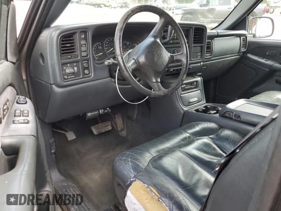 ✅ 2001 Chevrolet Silverado 2500HD LS • VIN: 1GCHK29U71E258941 • Лот: 56692395. Опубликован ранее на Copart с пробегом 189 133 миль. Бесплатный доступ к архиву аукционных продаж из США и подробный отчёт об истории автомобиля на DreamBid. Изображение 8.