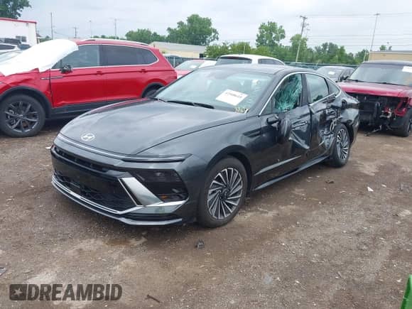 2024 Hyundai Sonata SEL z VIN KMHL34JJ5RA098531, wystawiony jako IAAI lot #42508610 z przebiegiem 3 026 mil mil oraz . Historia ofert i sprzedaży dostępna na DreamBid. Obrazek 2.