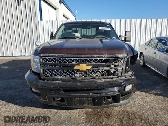 2013 Chevrolet Silverado 3500HD High Country с VIN 1GC4K1E81DF176333, выставлен на аукционе Copart как лот 73787914 с пробегом 173 751 миль миль и Чистый • Clean title. История ставок и продаж доступна на DreamBid. Изображение 5.