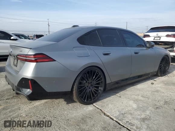 ✅ 2024 BMW i5 eDrive40 • VIN: WBY33FK02RCR53890 • Lot: 42830975. Listed on Copart with 7,514 mi. Free auction sales archive from the USA and detailed vehicle history report at DreamBid. Image 3.