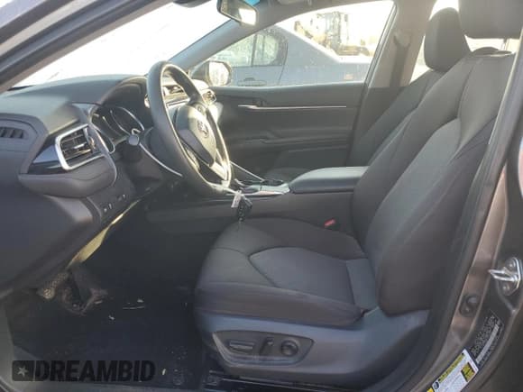 ✅ 2018 Toyota Camry XLE • VIN: 4T1B11HK9JU108463 • Lot: 87295915. Listed on Copart with 33,665 mi. Free auction sales archive from the USA and detailed vehicle history report at DreamBid. Image 7.