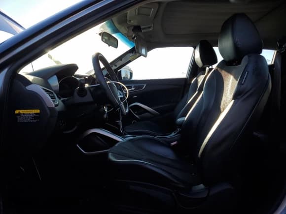 ✅ 2012 Hyundai Veloster w/Red Int • VIN: KMHTC6AD6CU025700 • Lot: 78817664. Wystawiony na Copart z przebiegiem 187 480 mil. Bezpłatny archiwum sprzedaży aukcyjnych z USA i szczegółowy raport historii pojazdu na DreamBid. Zdjęcie 7.