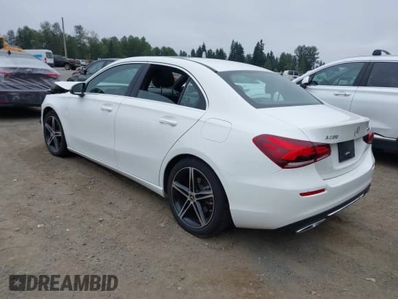 ✅ 2021 Mercedes-Benz A 220 • VIN: W1K3G4FB8MJ315188 • Lot: 42794171. Wystawiony na IAAI z przebiegiem 39 892 mil. Bezpłatny archiwum sprzedaży aukcyjnych z USA i szczegółowy raport historii pojazdu na DreamBid. Zdjęcie 3.