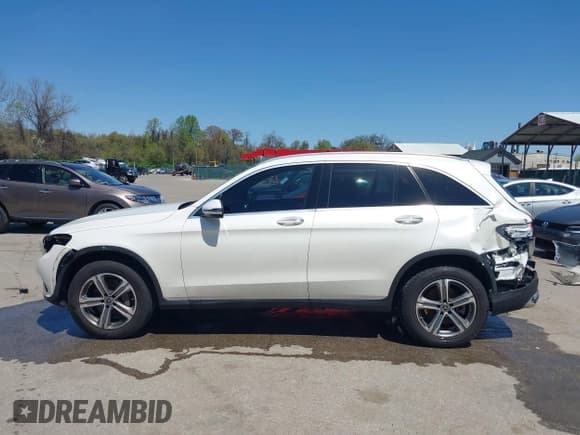 ✅ 2019 Mercedes-Benz GLC 300 • VIN: WDC0G4KB7KF642680 • Lot: 42032973. Wystawiony na IAAI z przebiegiem 137 539 mil. Bezpłatny archiwum sprzedaży aukcyjnych z USA i szczegółowy raport historii pojazdu na DreamBid. Zdjęcie 15.