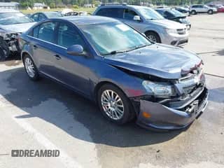 2013 Chevrolet Cruze ECO z VIN 1G1PH5SB0D7252310, wystawiony jako IAAI lot #43268607 z przebiegiem 134 641 mil mil oraz . Historia ofert i sprzedaży dostępna na DreamBid. Obrazek 1.