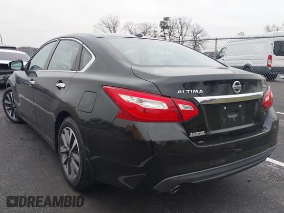 ✅ 2017 Nissan Altima SV • VIN: 1N4AL3AP6HC161980 • Lot: 43747593. Wystawiony na IAAI z przebiegiem 28 995 mil. Bezpłatny archiwum sprzedaży aukcyjnych z USA i szczegółowy raport historii pojazdu na DreamBid. Zdjęcie 3.