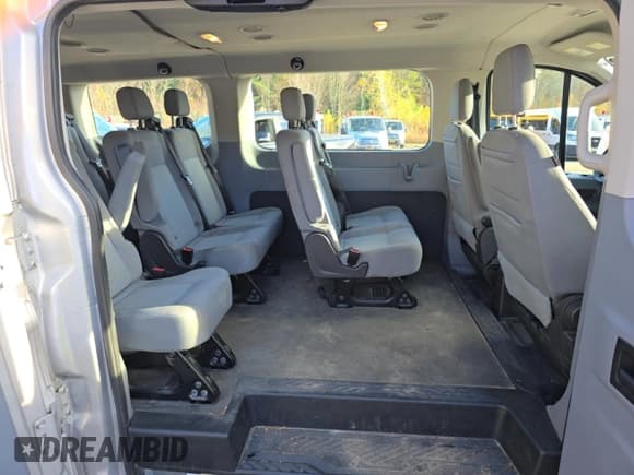 ✅ 2017 Ford Transit XL • VIN: 1FMZK1ZM6HKB47903 • Lot: 85955475. Wystawiony na Copart z przebiegiem 234 921 mil. Bezpłatny archiwum sprzedaży aukcyjnych z USA i szczegółowy raport historii pojazdu na DreamBid. Zdjęcie 6.