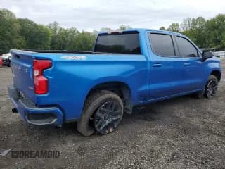 ✅ 2022 Chevrolet Silverado 1500 RST • VIN: 1GCUDEED9NZ593570 • Lot: 81027695. Wystawiony na Copart z przebiegiem 57 319 mil. Bezpłatny archiwum sprzedaży aukcyjnych z USA i szczegółowy raport historii pojazdu na DreamBid. Zdjęcie 3.