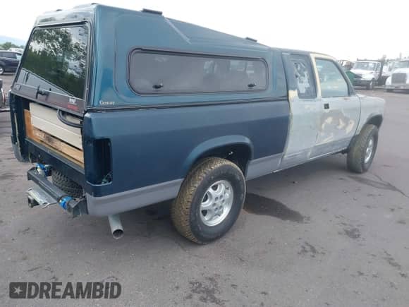 1994 Dodge Dakota with VIN 1B7GG23Y5RS528822, listed as a IAAI auction lot 42743000 with 27,483 mi miles and . Bid and sale history available at DreamBid. Image 4.