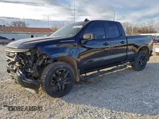 ✅ 2025 Chevrolet Silverado 1500 • VIN: 1GCRKBEK4SZ127369 • Lot: 95953575. Wystawiony na Copart z przebiegiem 62 700 mil. Bezpłatny archiwum sprzedaży aukcyjnych z USA i szczegółowy raport historii pojazdu na DreamBid. Zdjęcie 1.