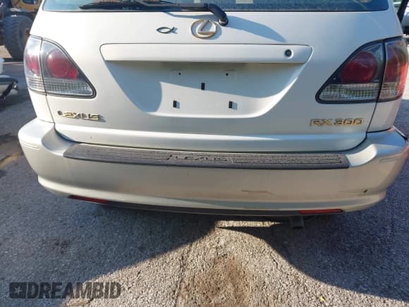 ✅ 2002 Lexus RX 300 • VIN: JTJHF10U820276405 • Лот: 42288420. Опубликован ранее на IAAI с пробегом Не указан. Бесплатный доступ к архиву аукционных продаж из США и подробный отчёт об истории автомобиля на DreamBid. Изображение 13.