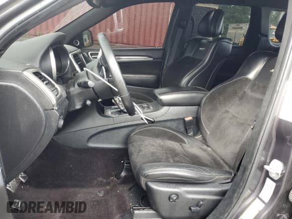 ✅ 2017 Jeep Grand Cherokee SRT • VIN: 1C4RJFDJXHC786281 • Lot: 60042065. Wystawiony na Copart z przebiegiem 128 147 mil. Bezpłatny archiwum sprzedaży aukcyjnych z USA i szczegółowy raport historii pojazdu na DreamBid. Zdjęcie 7.