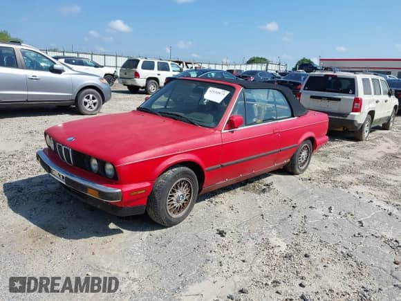 1992 BMW 3 Series z VIN WBABB2314NEC28869, wystawiony jako IAAI lot #42132873 z przebiegiem 129 436 mil mil oraz . Historia ofert i sprzedaży dostępna na DreamBid. Obrazek 2.