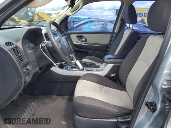 2006 Mercury Mariner Convenience z VIN 4M2YU56Z26DJ06214, wystawiony jako Copart lot #56704775 z przebiegiem 235 939 mil mil oraz Szkoda całkowita • Salvage title. Historia ofert i sprzedaży dostępna na DreamBid. Obrazek 7.