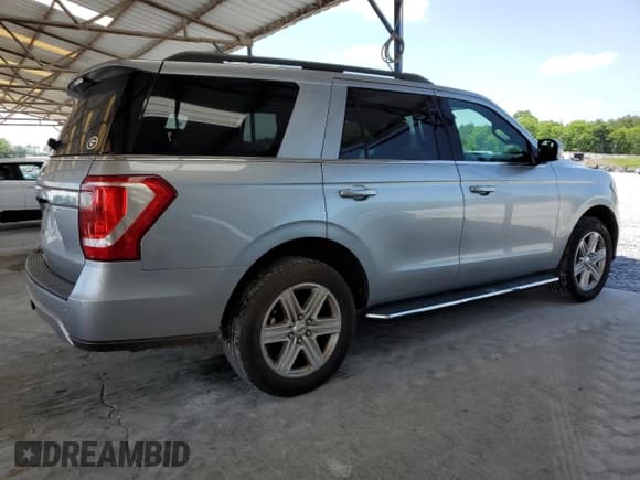 ✅ 2021 Ford Expedition XLT • VIN: 1FMJU1HT6MEA21890 • Lot: 55745625. Wystawiony na Copart z przebiegiem 50 806 mil. Bezpłatny archiwum sprzedaży aukcyjnych z USA i szczegółowy raport historii pojazdu na DreamBid. Zdjęcie 3.