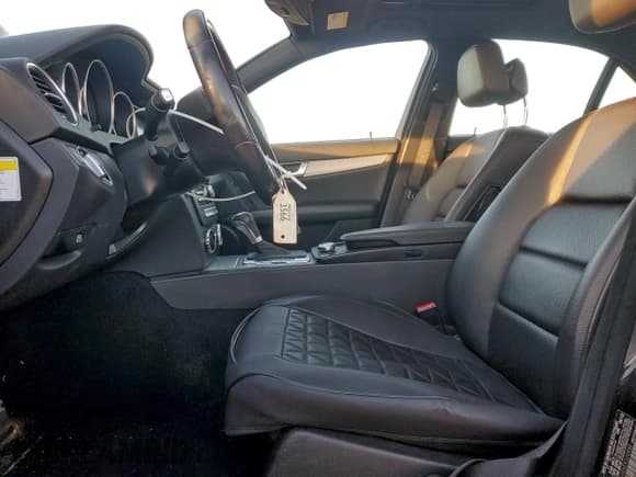 ✅ 2014 Mercedes-Benz C 300 Sport • VIN: WDDGF8ABXER320950 • Lot: 93869425. Wystawiony na Copart z przebiegiem 102 757 mil. Bezpłatny archiwum sprzedaży aukcyjnych z USA i szczegółowy raport historii pojazdu na DreamBid. Zdjęcie 7.