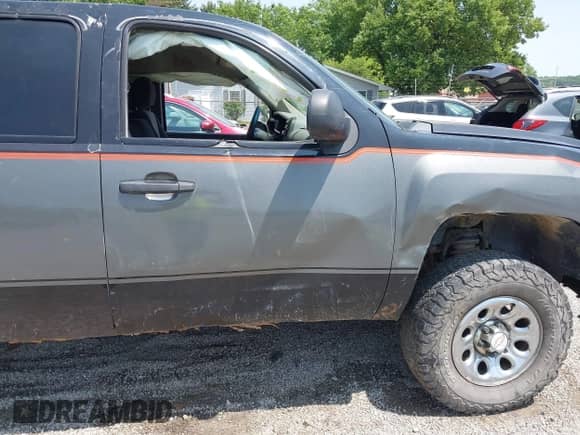 ✅ 2011 Chevrolet Silverado 1500 LS • VIN: 1GCRKREA6BZ342042 • Lot: 42410354. Wystawiony na IAAI z przebiegiem 290 263 mil mil. Skorzystaj z bezpłatnego archiwum sprzedaży aukcyjnych z USA i zobacz szczegółowy raport historii pojazdu na DreamBid. Zdjęcie 16.