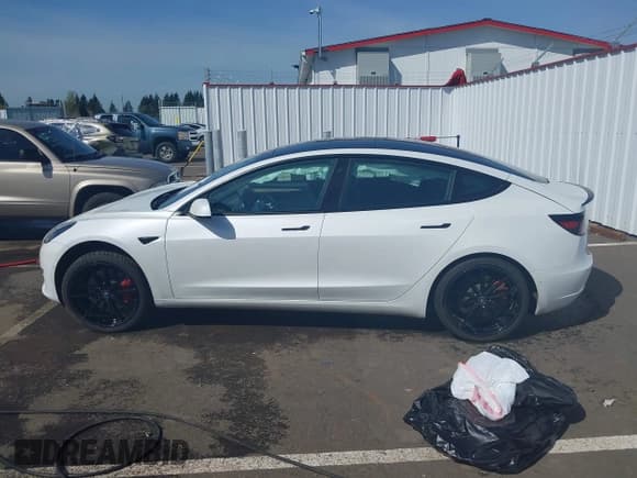 ✅ 2021 Tesla Model 3 Performance • VIN: 5YJ3E1EC9MF028961 • Lot: 41958226. Wystawiony na IAAI z przebiegiem 60 055 mil. Bezpłatny archiwum sprzedaży aukcyjnych z USA i szczegółowy raport historii pojazdu na DreamBid. Zdjęcie 14.