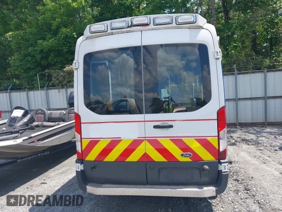 ✅ 2017 Ford Transit • VIN: 1FDYR2CM2HKA82358 • Lot: 42231257. Listed on IAAI with 271,518 mi. Free auction sales archive from the USA and detailed vehicle history report at DreamBid. Image 16.