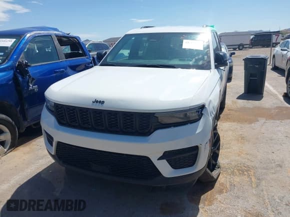 ✅ 2024 Jeep Grand Cherokee Laredo • VIN: 1C4RJHAG2RC109117 • Lot: 42867099. Listed on IAAI with 33,157 mi. Free auction sales archive from the USA and detailed vehicle history report at DreamBid. Image 11.