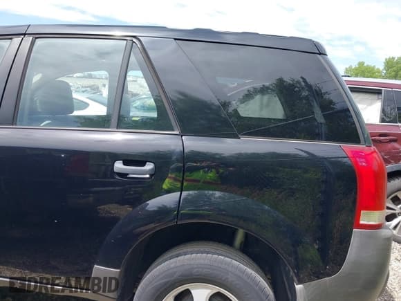 ✅ 2003 Saturn VUE • VIN: 5GZCZ23D83S827264 • Lot: 39374004. Wystawiony na IAAI z przebiegiem 195 985 mil. Bezpłatny archiwum sprzedaży aukcyjnych z USA i szczegółowy raport historii pojazdu na DreamBid. Zdjęcie 3.