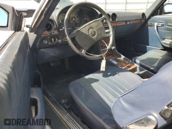 ✅ 1986 Mercedes-Benz 560 SL • VIN: WDBBA48D6GA045743 • Lot: 78776564. Wystawiony na Copart z przebiegiem 116 013 mil. Bezpłatny archiwum sprzedaży aukcyjnych z USA i szczegółowy raport historii pojazdu na DreamBid. Zdjęcie 8.