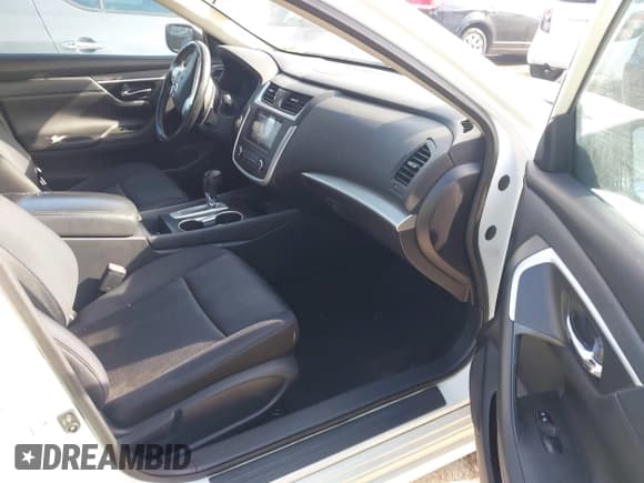 ✅ 2017 Nissan Altima SV • VIN: 1N4AL3AP4HC113278 • Lot: 43838769. Listed on IAAI with 209,424 mi. Free auction sales archive from the USA and detailed vehicle history report at DreamBid. Image 5.