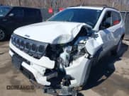 ✅ 2023 Jeep Compass Altitude • VIN: 3C4NJDBN9PT529365 • Lot: 41600013. Wystawiony na IAAI z przebiegiem 9 568 mil. Bezpłatny archiwum sprzedaży aukcyjnych z USA i szczegółowy raport historii pojazdu na DreamBid. Zdjęcie 6.