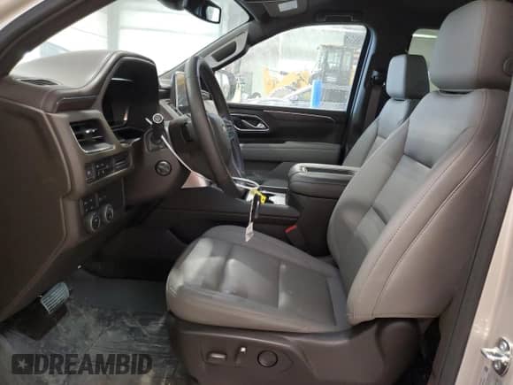 2024 Chevrolet Tahoe LT z VIN 1GNSKNKD0RR251455, wystawiony jako Copart lot #57043125 z przebiegiem 8 530 mil mil oraz Szkoda całkowita • Salvage title. Historia ofert i sprzedaży dostępna na DreamBid. Obrazek 7.