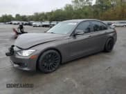 ✅ 2015 BMW 3 Series 328i xDrive • VIN: WBA3B5G59FNS16976 • Лот: 85710995. Опубликован ранее на Copart с пробегом 131 904 миль. Бесплатный доступ к архиву аукционных продаж из США и подробный отчёт об истории автомобиля на DreamBid. Изображение 1.