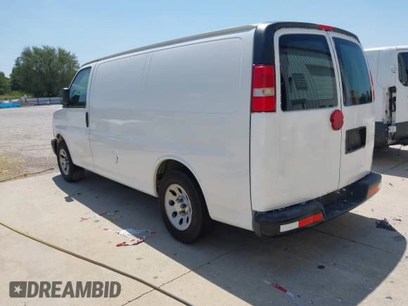 ✅ 2013 Chevrolet Express Cargo • VIN: 1GCSGAFX2D1152635 • Lot: 42768190. Wystawiony na IAAI z przebiegiem 399 946 mil. Bezpłatny archiwum sprzedaży aukcyjnych z USA i szczegółowy raport historii pojazdu na DreamBid. Zdjęcie 3.