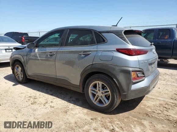 ✅ 2021 Hyundai Kona SE • VIN: KM8K12AAXMU714365 • Лот: 50586834. Опубликован ранее на Copart с пробегом 55 681 миль. Бесплатный доступ к архиву аукционных продаж из США и подробный отчёт об истории автомобиля на DreamBid. Изображение 2.