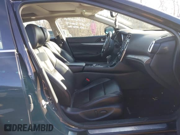 ✅ 2016 Nissan Maxima Platinum • VIN: 1N4AA6AP5GC382430 • Lot: 43769066. Listed on IAAI with 105,785 mi. Free auction sales archive from the USA and detailed vehicle history report at DreamBid. Image 5.