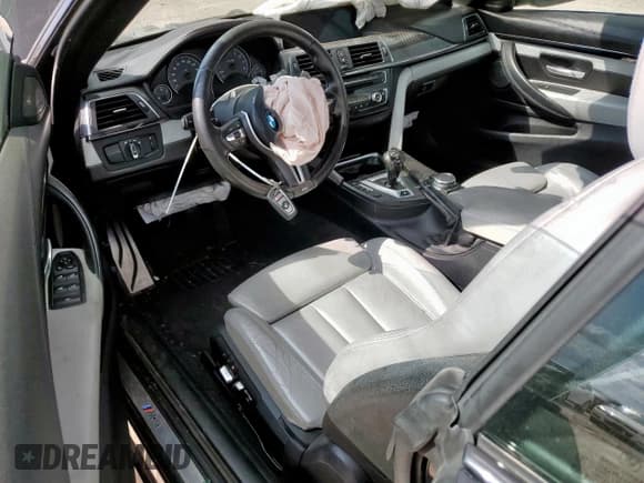 ✅ 2016 BMW M4 • VIN: WBS3U9C5XGP968582 • Лот: 59559875. Опубликован ранее на Copart с пробегом Не указан. Бесплатный доступ к архиву аукционных продаж из США и подробный отчёт об истории автомобиля на DreamBid. Изображение 8.