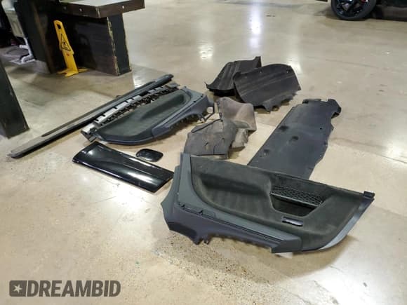 ✅ 2020 Bentley Bentayga V8 • VIN: SJAAM2ZV9LC031383 • Lot: 74666394. Listed on Copart with 30,830 mi. Free auction sales archive from the USA and detailed vehicle history report at DreamBid. Image 18.