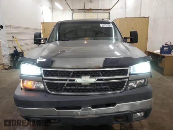 ✅ 2006 Chevrolet Silverado 2500HD Work Truck • VIN: 1GCHK29U66E125918 • Lot: 85034684. Wystawiony na Copart z przebiegiem 236 491 mil. Bezpłatny archiwum sprzedaży aukcyjnych z USA i szczegółowy raport historii pojazdu na DreamBid. Zdjęcie 5.